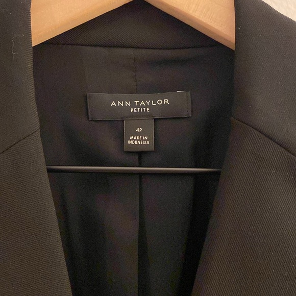 Ann Taylor Black Blazer - size 4P - Petite - Picture 3 of 7